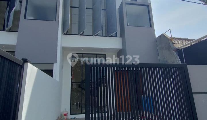 Rumah Rungkut Gress Row Lebar 3 Mobil Lokasi Strategis Dekat Merr