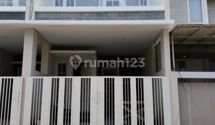 Rumah Tenggilis 3 Kamar Dekat Ubaya Lokasi Strategis Bebas Banjir