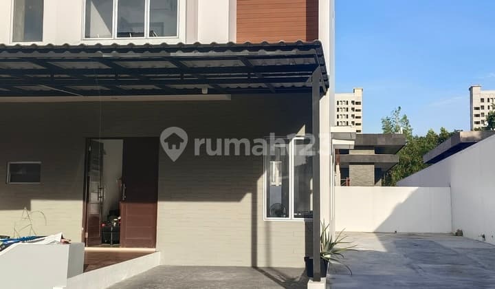 Rumah 2 Lantai Posisi Hook Dengan Halaman Luas Di Batam Kota