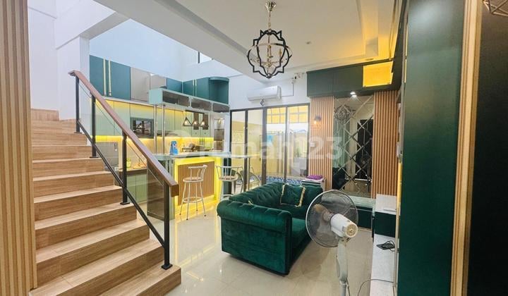 Rumah 3 Lantai Furnished di Perumahan Icon Batam Kota