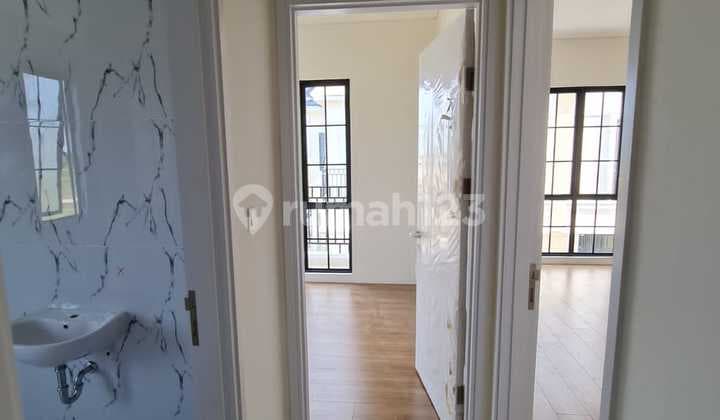 DISEWA LAVON 3 LANTAI SCARLET 3+1 KT , SEMI FURNISHED