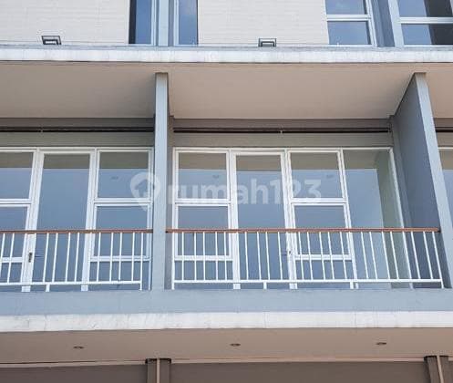 246. Disewakan Ruko 4,5 Lantai Strategis di Raya Cipulir, Jakarta Selatan – Hadap Jalan Raya