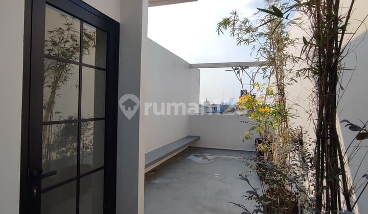 P96. Cheap For Sale 4-Story Modern Town House in South Jakarta – Smart Home System, Rooftop Garden Ready to Occupy