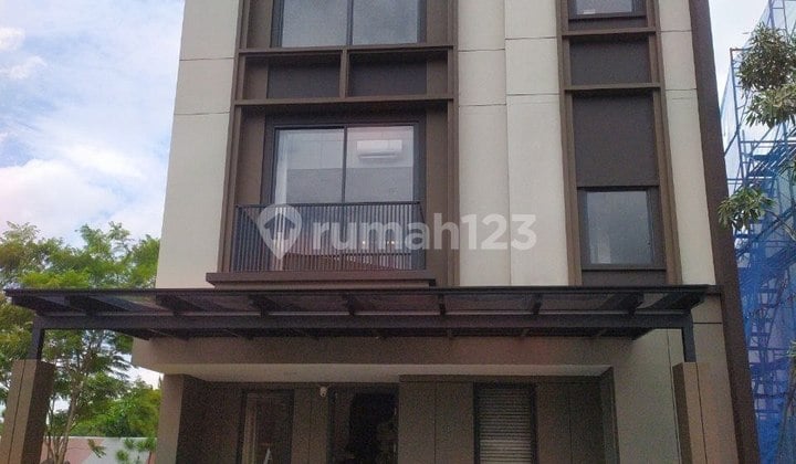 P157. Dijual Rumah Baru 3 Lantai Altea Boulevard Cibubur Sinarmas Land - Dekat Tol Jatikarya & LRT Harga 1,7 M-An