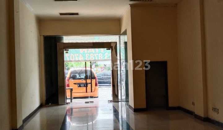 220. Disewakan Ruko Strategis 3 Lantai Pinggir Jalan Raya Ciledug, Cipulir Jaksel – Bebas Banjir!