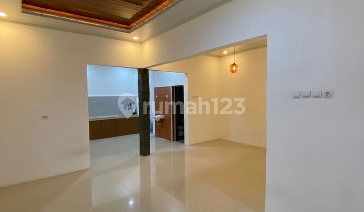 479. Murah ! Dijual Rumah Strategis 2 Lantai di Karang Tengah Kota Tangerang Siap Huni