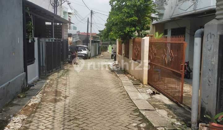171. For Sale: 2-Story House with 5-Door Rentals in Pondok Kacang, Pondok Aren, South Tangerang