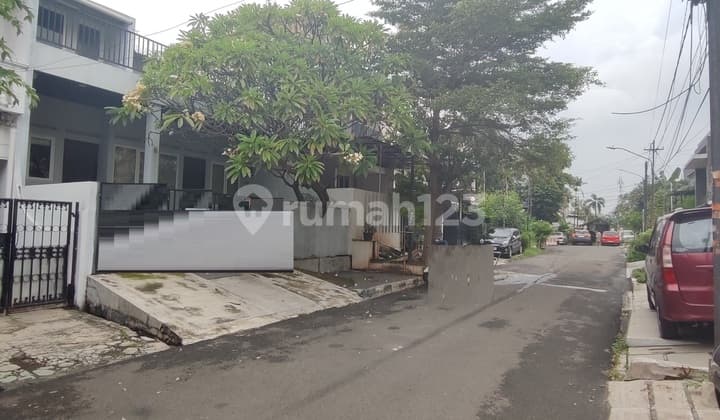 296. Dijual Rumah 2 Lantai di Pulomas Pulo Gadung Jakarta Timur – Dekat Don Bosco & Masjid Baabut Taubah