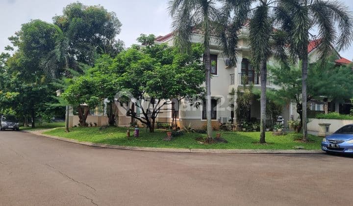 Rumah Hoek Depan Taman Kota Wisata Cibubur