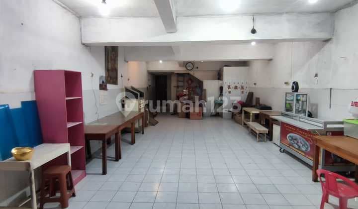 For Quick Sale: 2.5-Story Shop House on Mulyosari Main Road, Former Depot