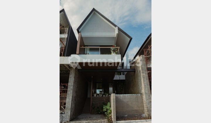 Villa Mewah Furnished dengan Private Pool Canggu, Bali