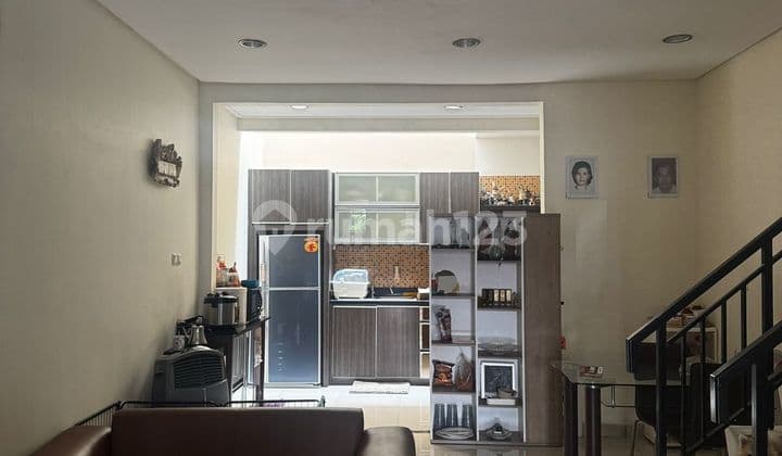 Rumah Kayara Pik 6x15 2 Lantai Rapih Siap Huni