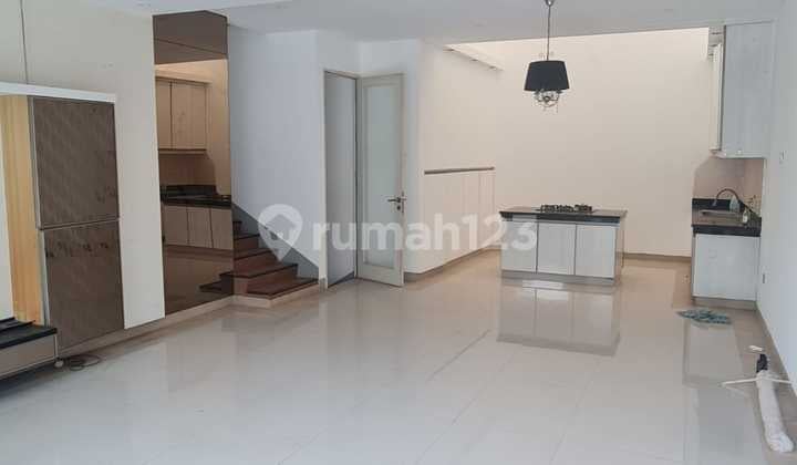 Rumah Layar Permai Pantai Indah Kapuk