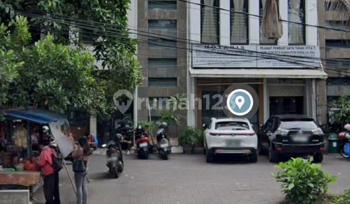 Ruko 2,5 Lantai Dijual di Jl. Raya Puputan Renon - LT 201 M², LB 305 M²