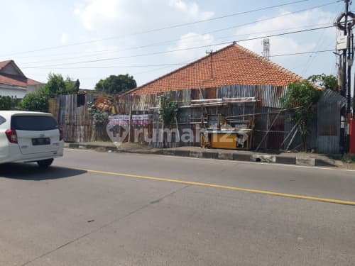 Rumah Tua Strategis Pinggir Jalan Raya di Semarang Timur A5450