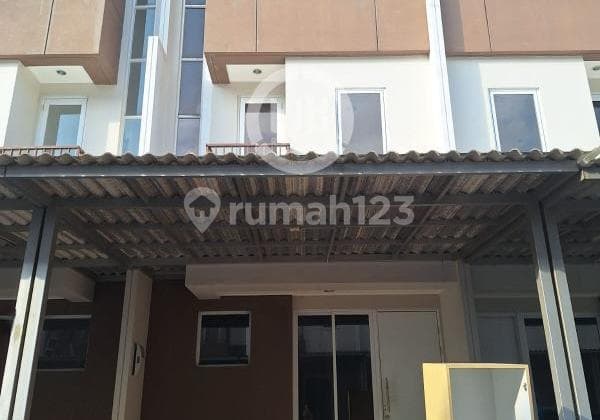 Rumah Minimalis di Cluster Winterville Sedayu City, Kelapa Gading, Jakarta Utara