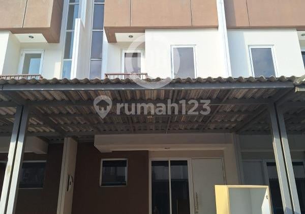 Minimalist House in Vinterville Sedayu City, Kelapa Gading, North Jakarta