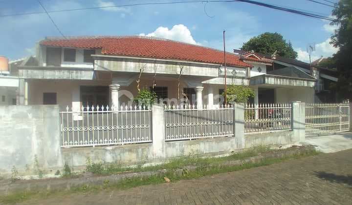 Jual Cepat Dan Murah Rumah Dengan Tanah Luas Dekat Akses Toll Jorr, di Jatimelati, Kota Bekasi