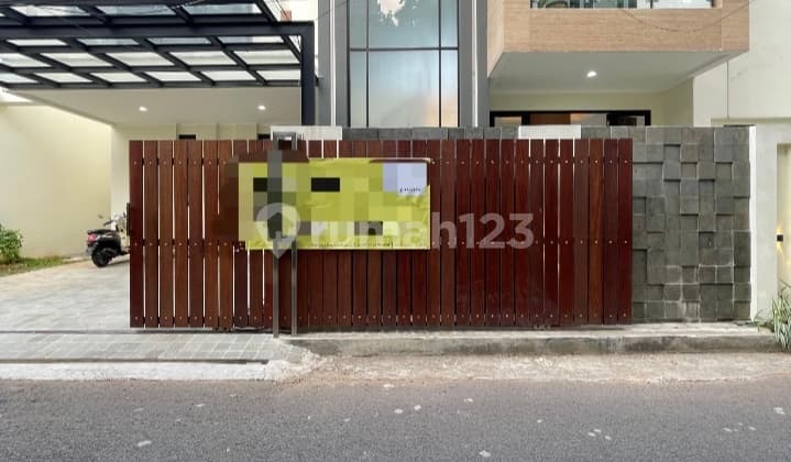 Rumah Artistik Lingkungan Tenang & Nyaman