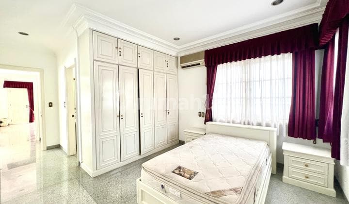 FOR RENT Menteng House 4 Bedrooms in a Quiet Area
