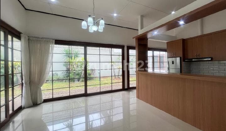 DISEWAKAN Rumah Menteng 4 Bedrooms di Area Tenang