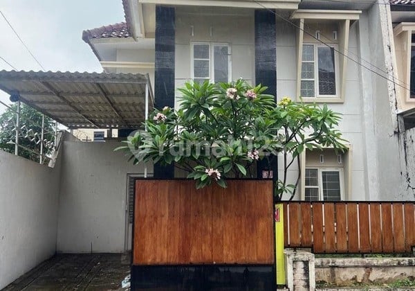 Rumah 2 Lantai Dalam Perum Lokasi Dekat Jalan Kaliurang Km.5