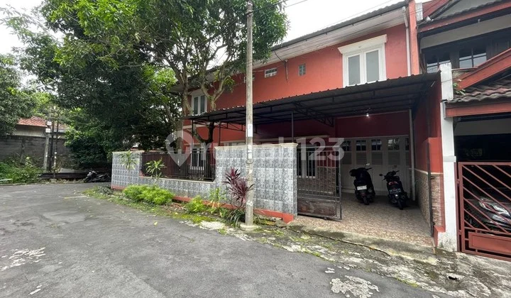 Spacious House in Ngestiharjo Area & Easy Access to City Center