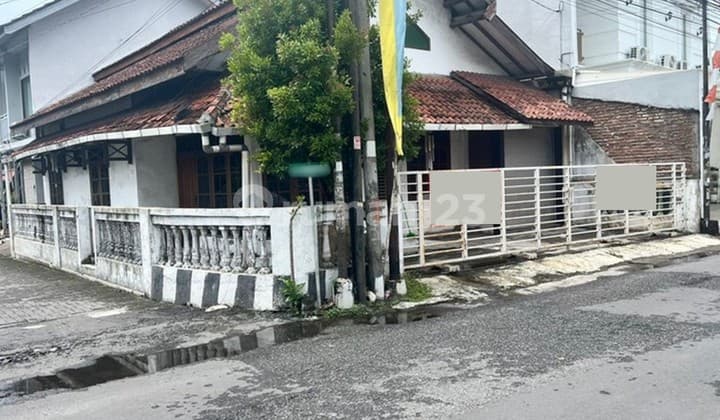 Strategic Location House Near Pakuwon Mall