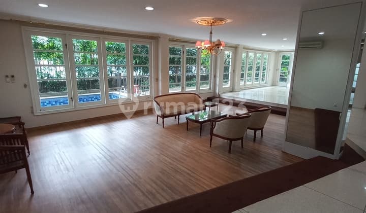 Disewakan Rumah Area Senayan Jakarta Selatan