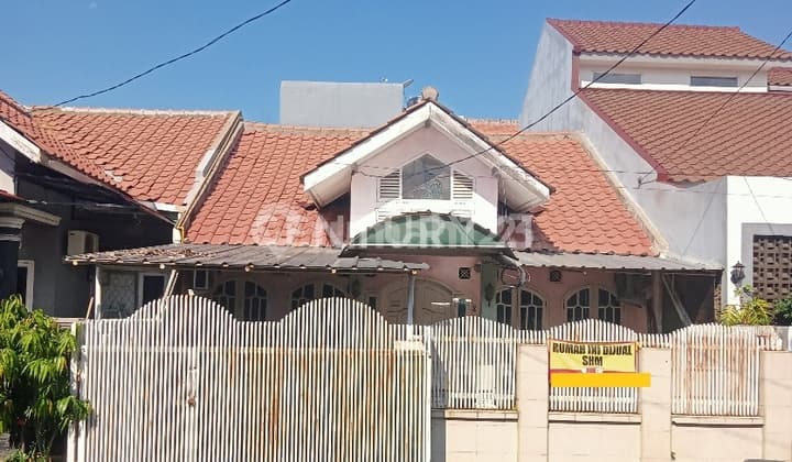 Strategic Comfortable House Near Medimas Hospital & BPJS Office.