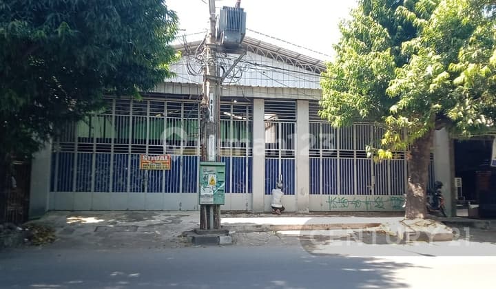 Gudang Pinggir Jalan Raya Fatahillah