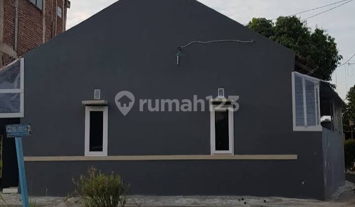 Productive Boarding House Near Muhammadiyah Pharmacy School & CSB Mall