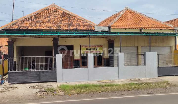 Rumah Strategis Pinggir Jalan Pantura Cirebon Timur