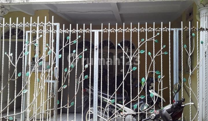 Nice House on Jl Praja Dalam Kebayoran Lama South Jakarta