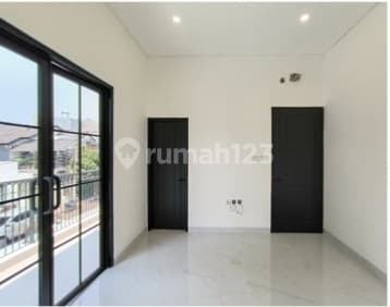 Hot Sale Rumah Bagus Mewah Posisi Hoek Ada Pool di Bintaro Sektor 9