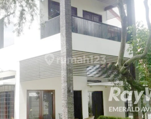 Hot Sale Rumah Bagus Strategis Halaman Luas di Pamulang