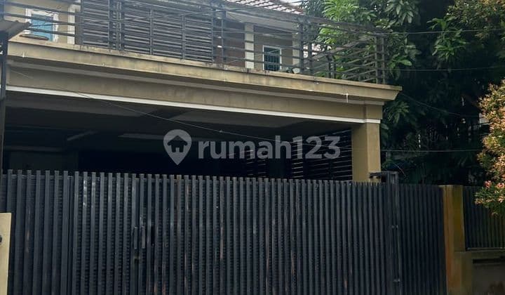 Rumah, 2 Lantai,Di Mt Haryono. Damai Balikpapan