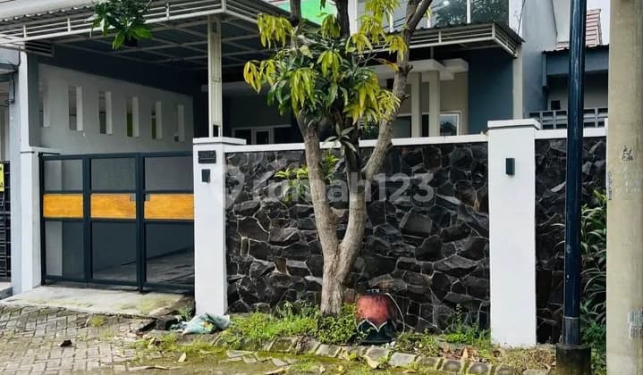 Rumah Bagus Perum Blukid Residence Ax, Sidoarjo