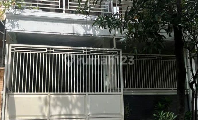 Rumah di Perumahan Rewwin, Waru Sidoarjo