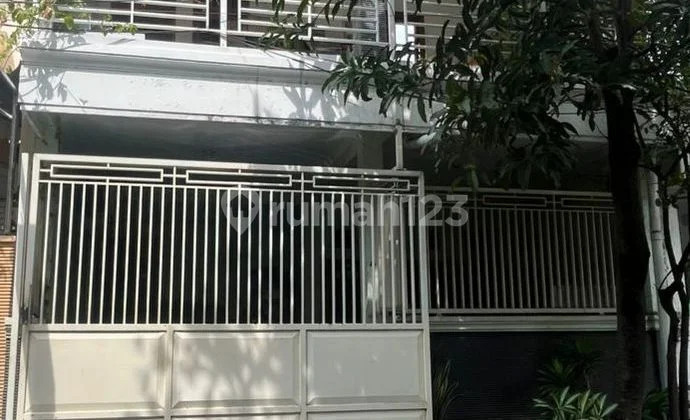 Rumah di Perumahan Rewwin, Waru Sidoarjo