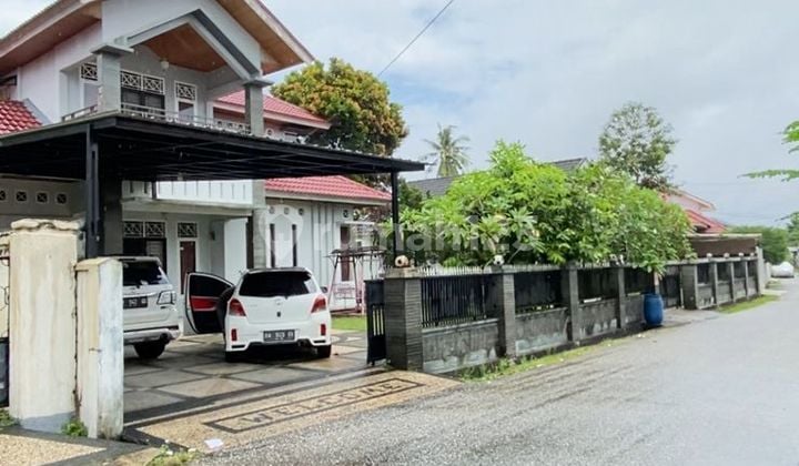 Rumah, 2 Lantai Besar di Tangkerang Labuai. Pekanbaru