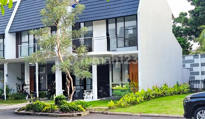 Dijual Rumah Hook Samping Taman 2 Lt Rapi di Metland Cileungsi