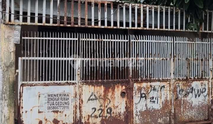 Dijual Rumah Tua Hitung Tanah di Tomang