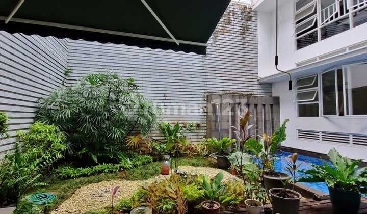 Dijual rumah mewah di Permata Buana