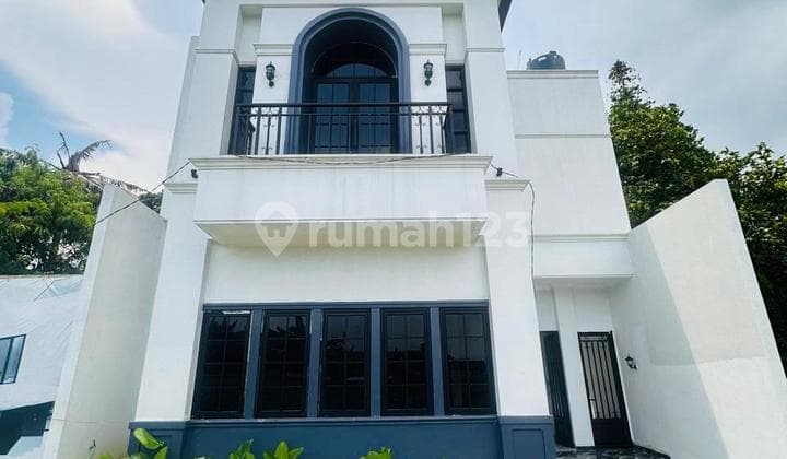 Rumah Mewah Full Furnish, Dekat Perempatan Demak Ijo Godean