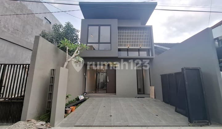 Contemporary House, Fully Furnished 4BR, Near UGM Campus in Ngaglik