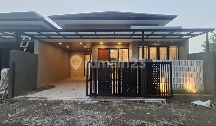 Rumah Baru, Modern, Dekat Jalan Aspal di Purwomartani, Kalasan