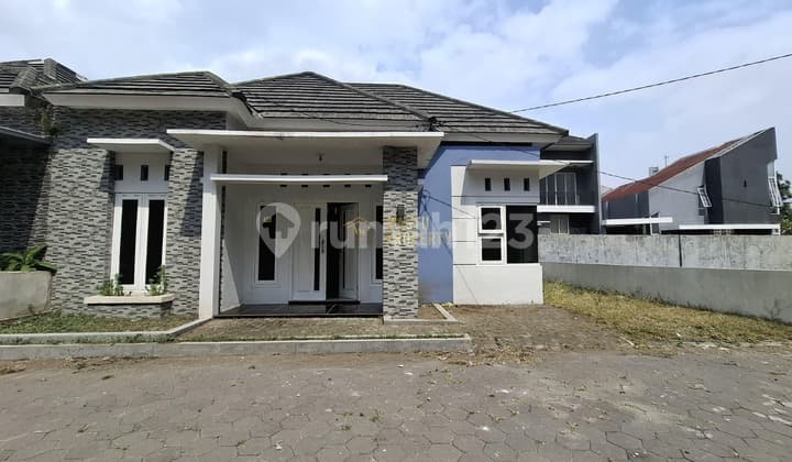 Rumah Cantik Dalam Cluster Siap Huni, Akses Menarik di Purwomartani