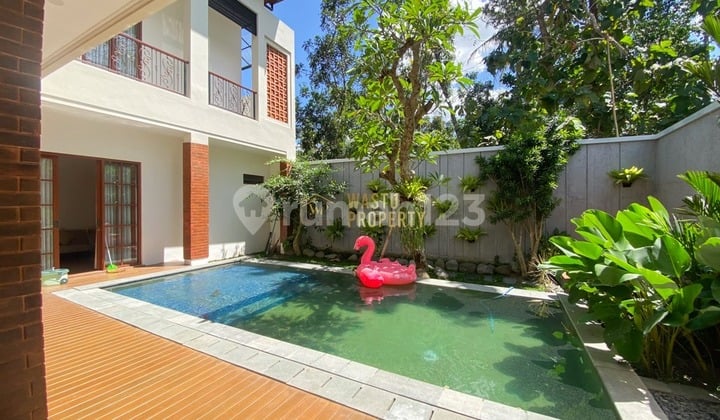 Villa Eksklusif dengan Joglo Mewah & Private Pool di Balecatur