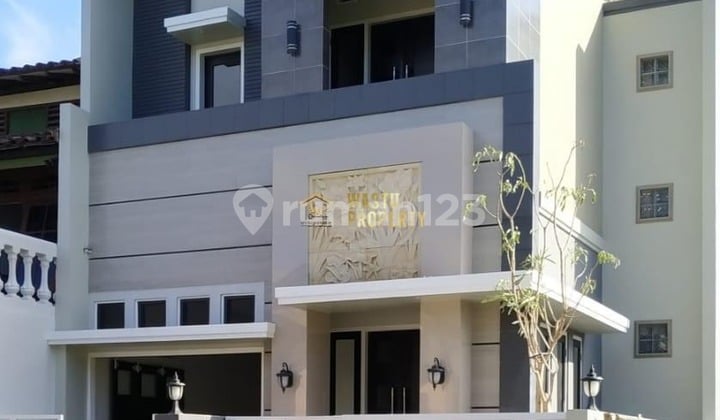Rumah Modern 2 Lantai, Belakang Casagrande Maguwoharjo Depok